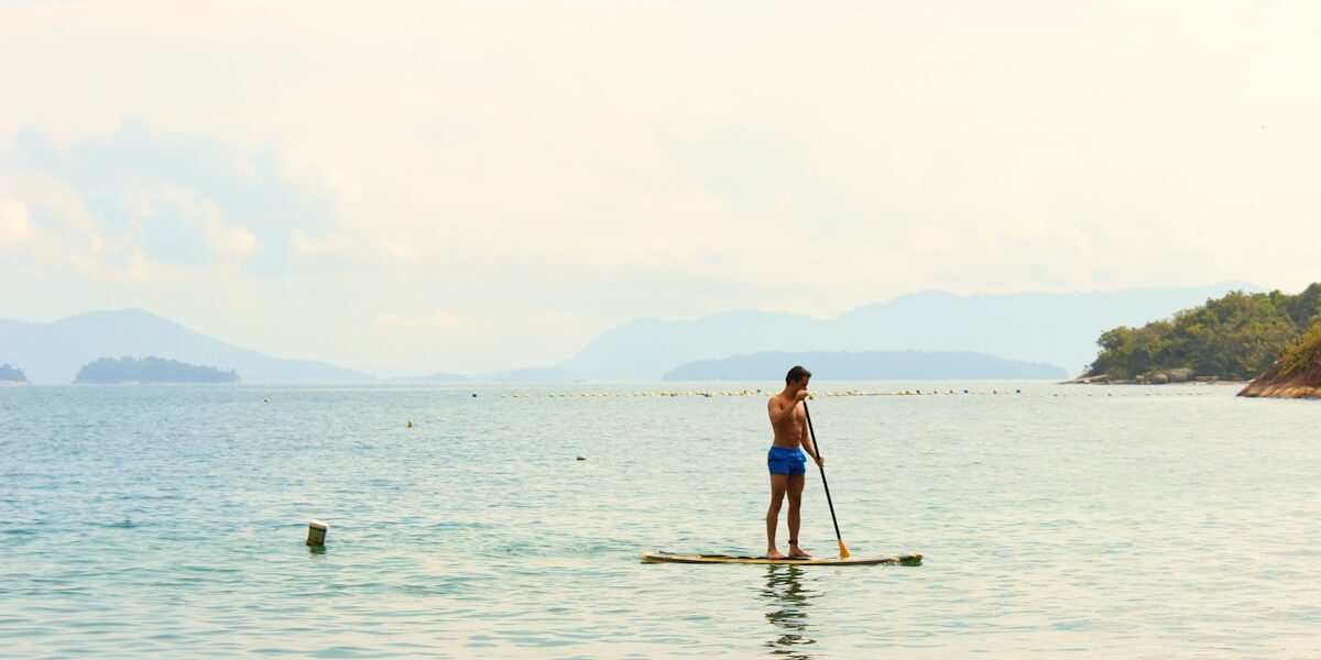 The Complete Guide to Paddleboarding in Seattle: Locations, Seasons, and Expert Tips