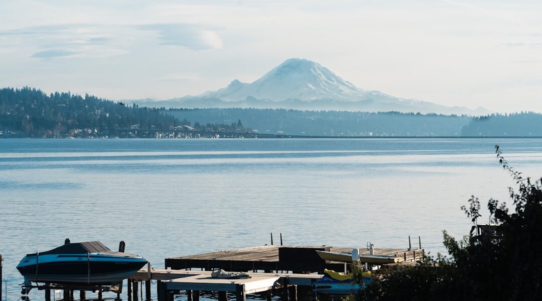 paddleboard Lake Washington Mount Rainier Cascades Seattle